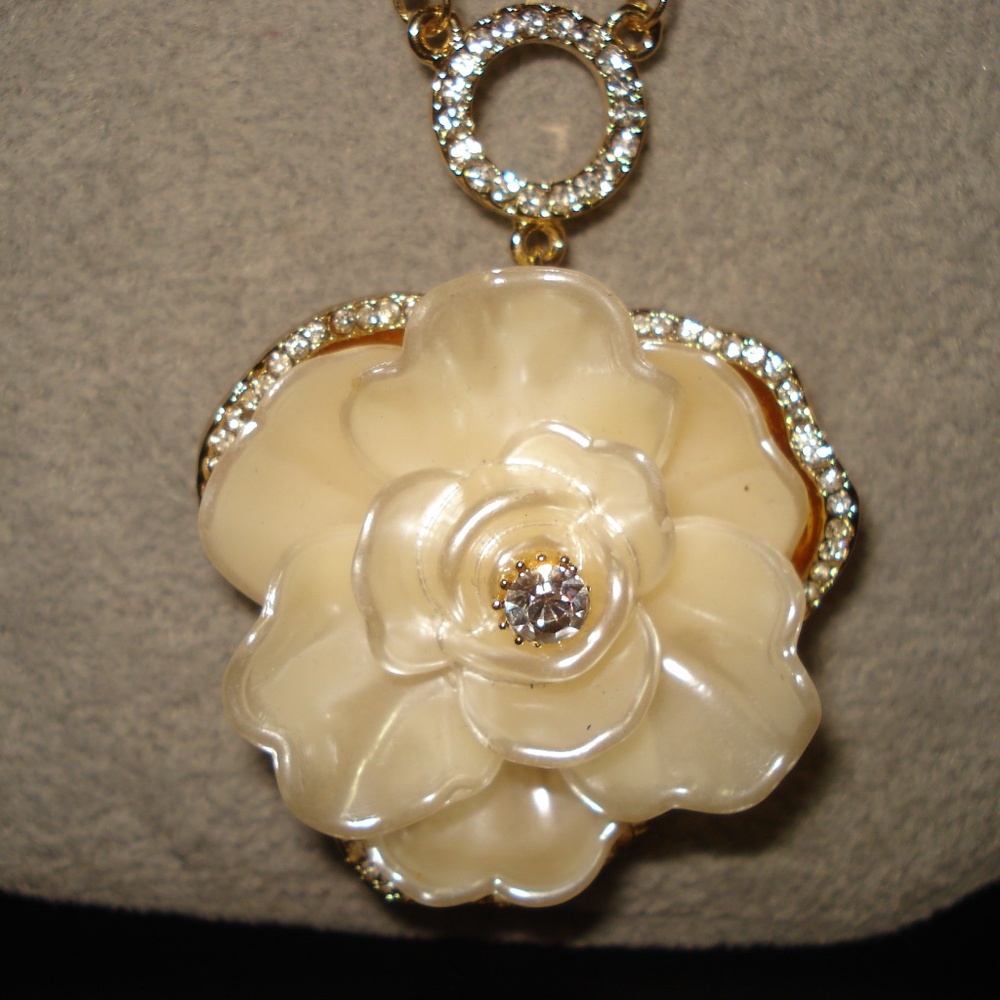 Gold Tone Metal Rhinestone, Glass Pearls Floral Necklace